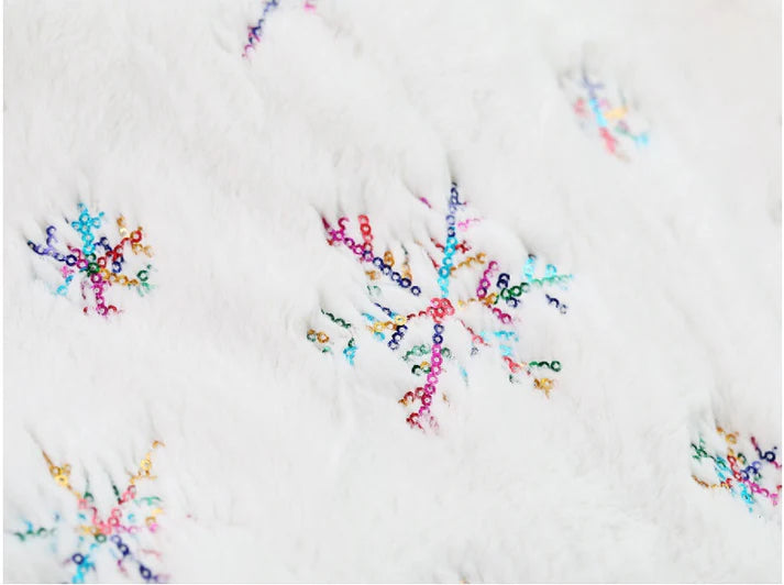 Christmas tree skirt 122cm under decorated Christmas tree lifestyle