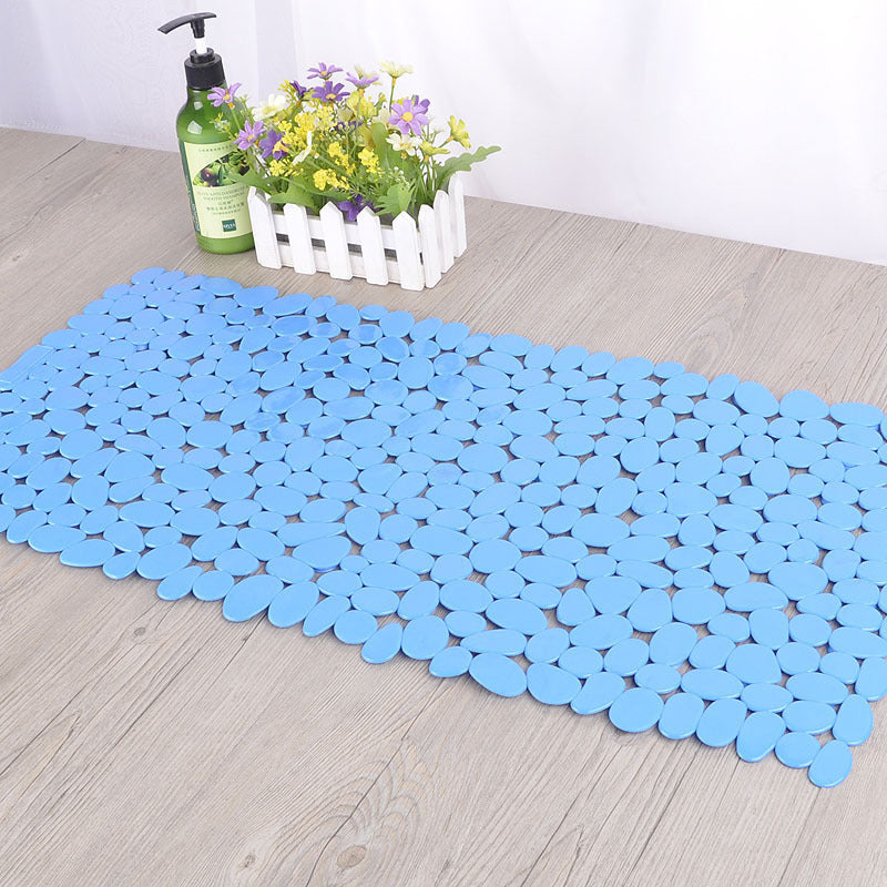 Pebble PVC bathroom mat lying flat with no curling at the edges on wet tile floor
