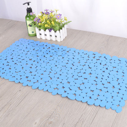 Pebble PVC bathroom mat lying flat with no curling at the edges on wet tile floor
