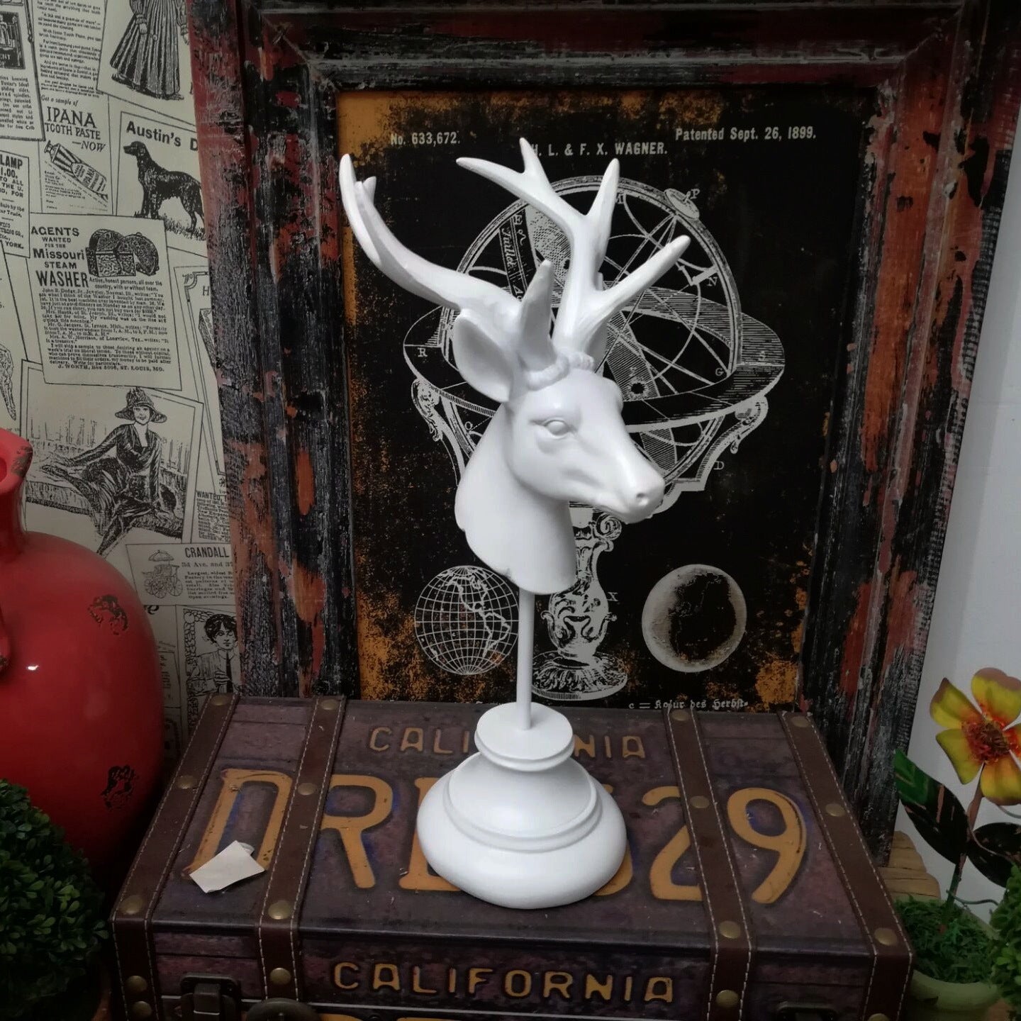 White resin deer head figurine for shelf and table decoration